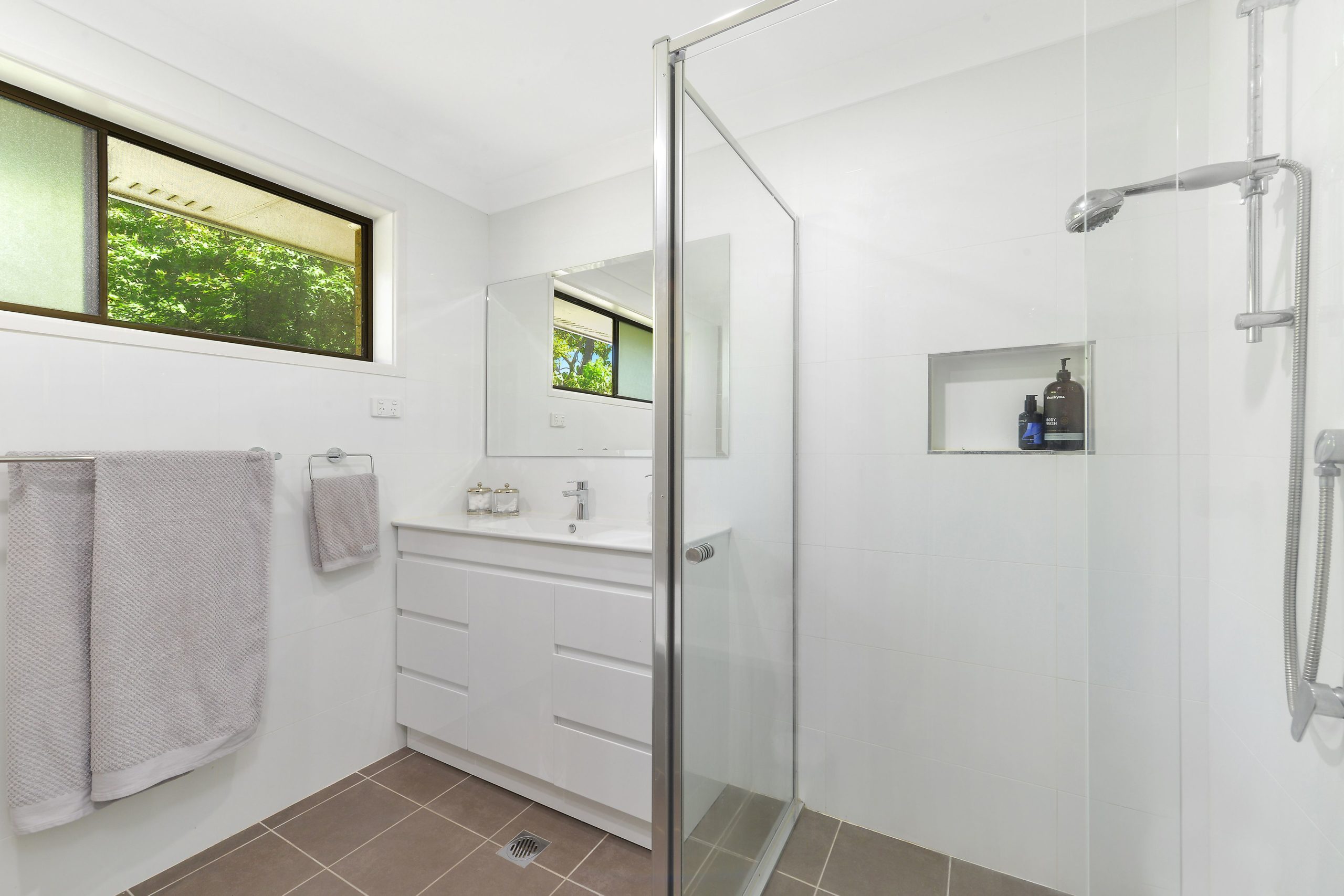 66 Derribong Drive, Cordeaux Heights - Thumbnail 3