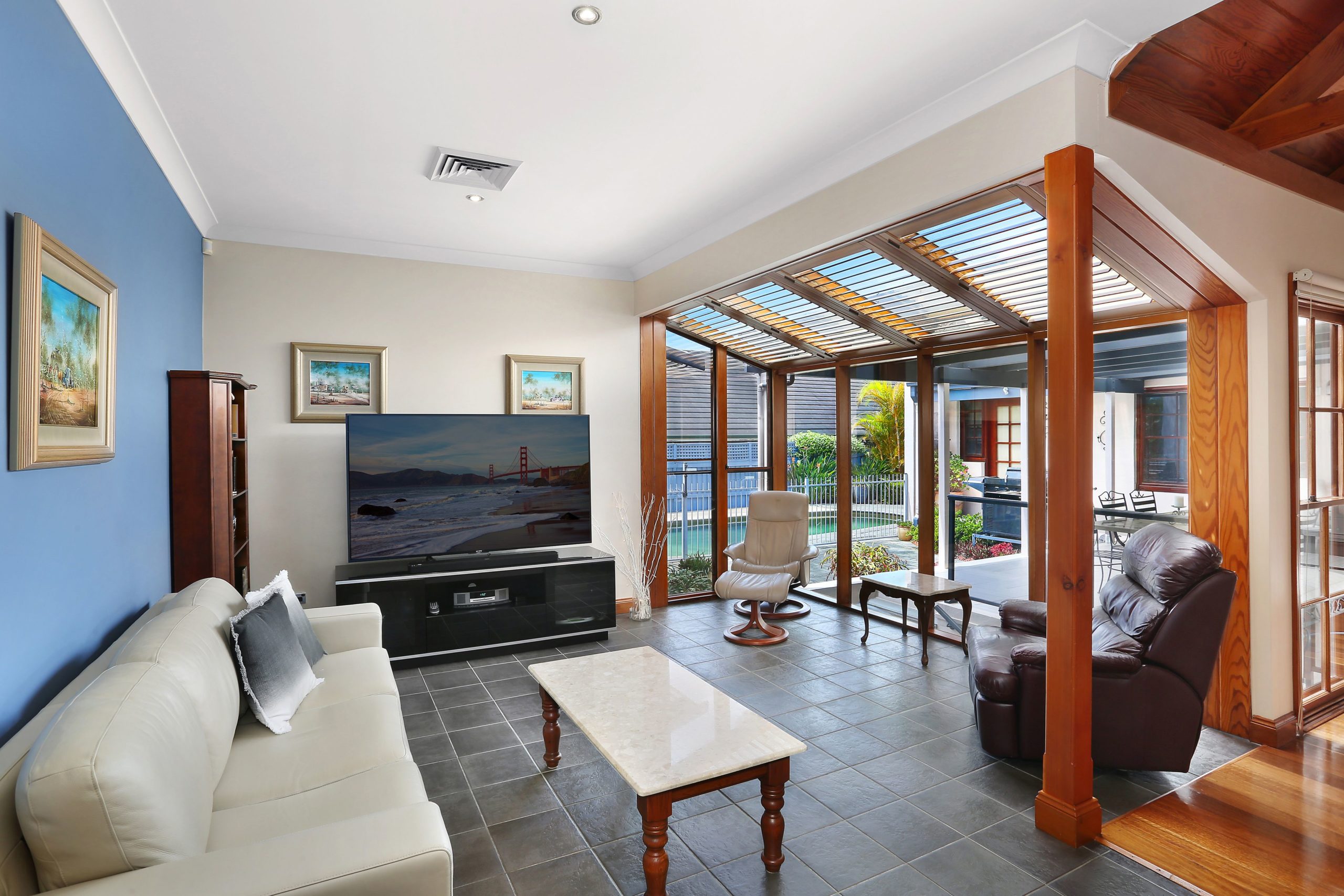 57 William James Drive, Cordeaux Heights - Thumbnail 2