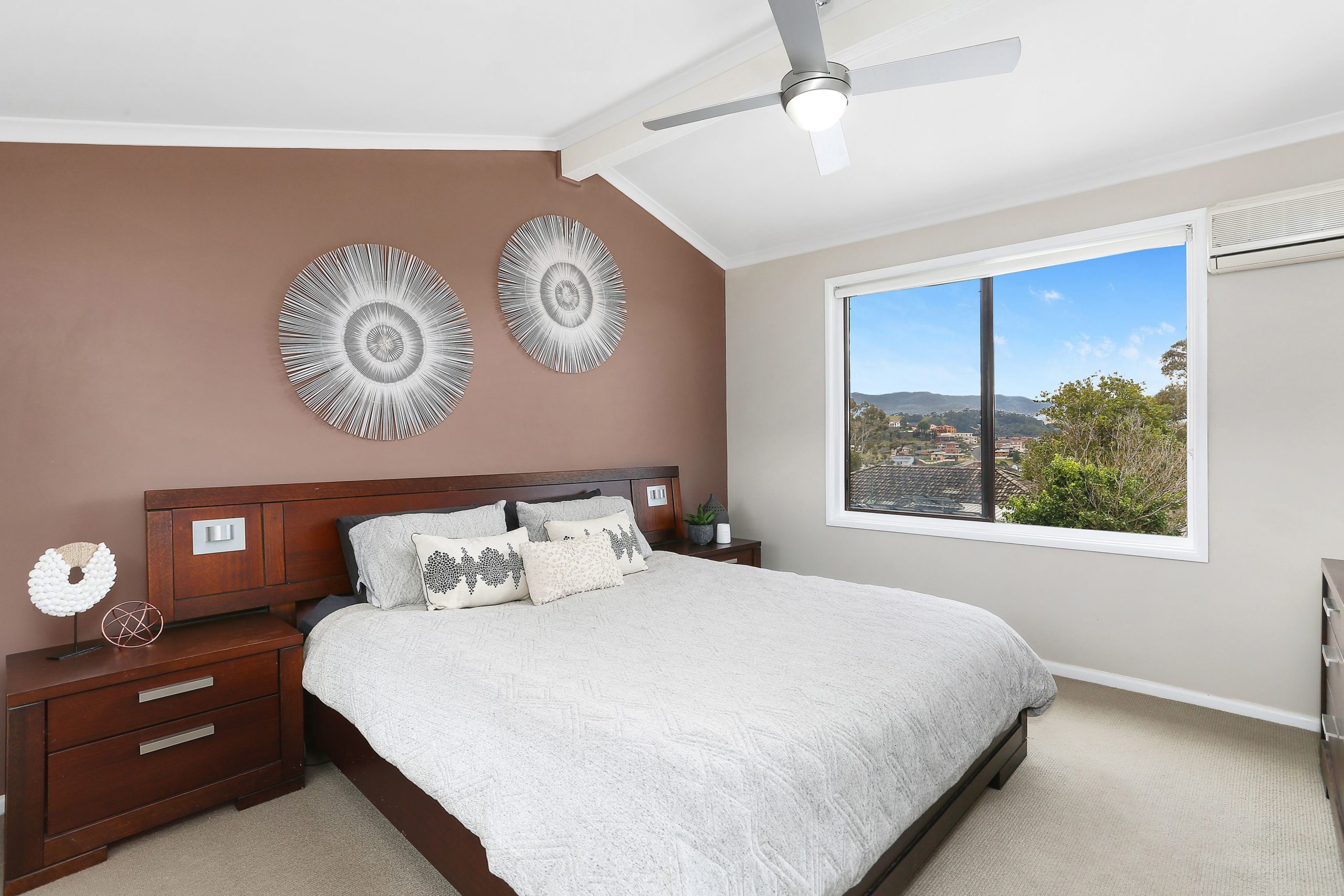 44 Stanley Avenue, Farmborough Heights - Thumbnail 3