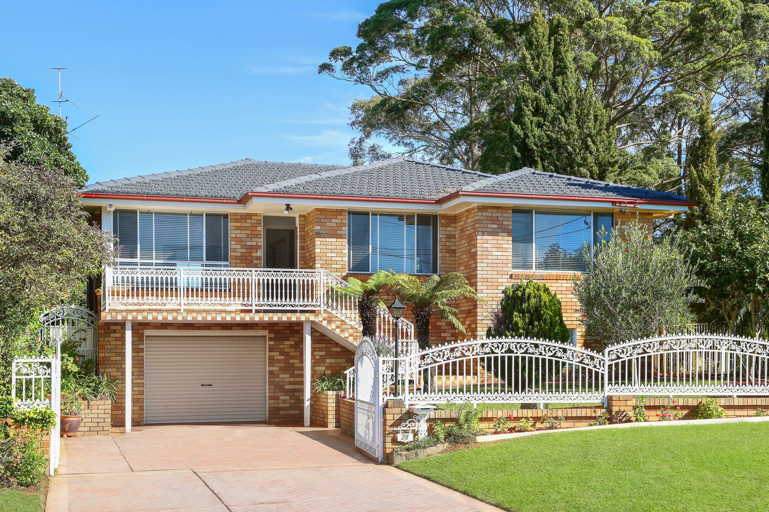 Betschwar & Co | 28 Outlook Drive, Figtree NSW 2525