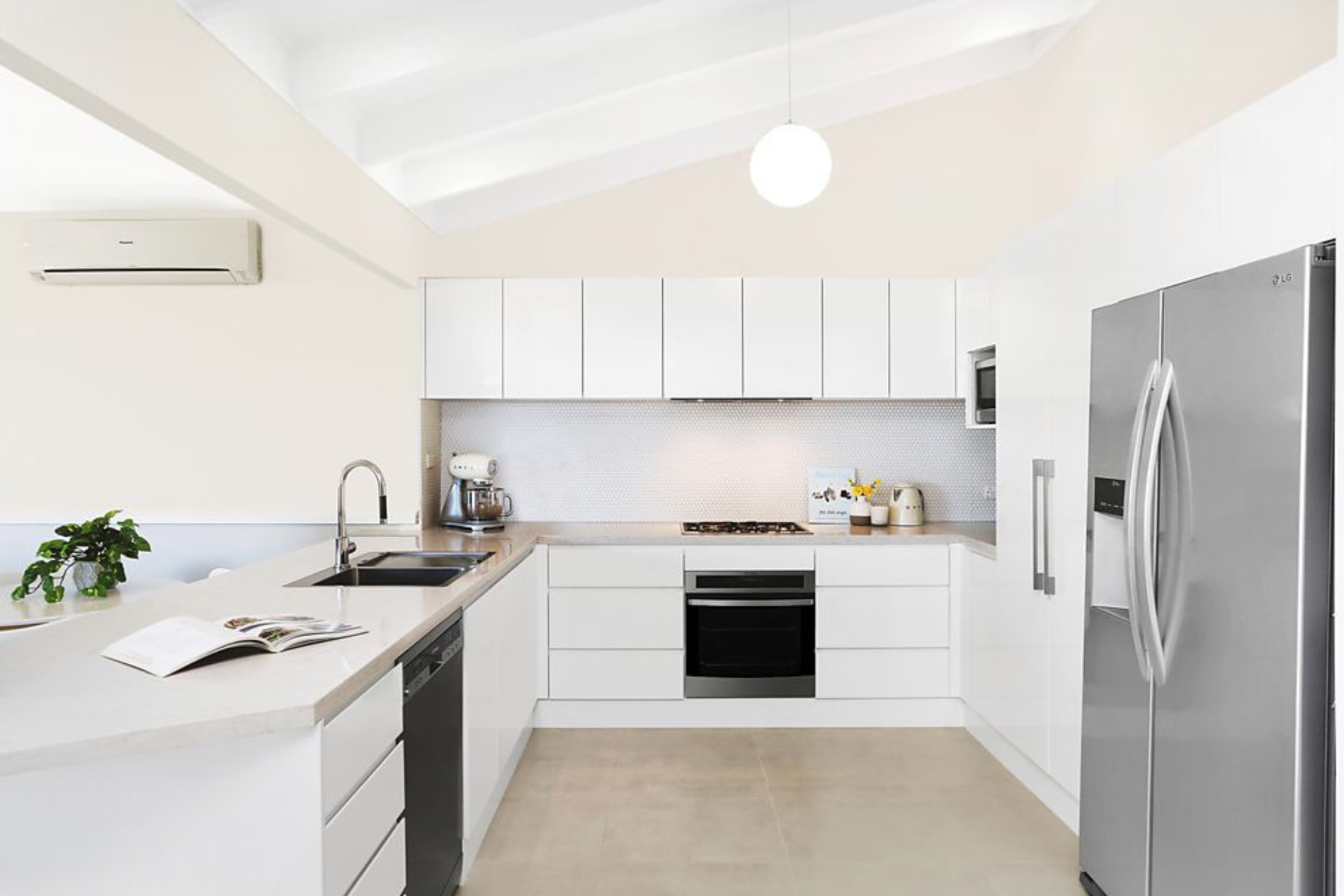 19 Silvertop Parade, Cordeaux Heights - Thumbnail 6