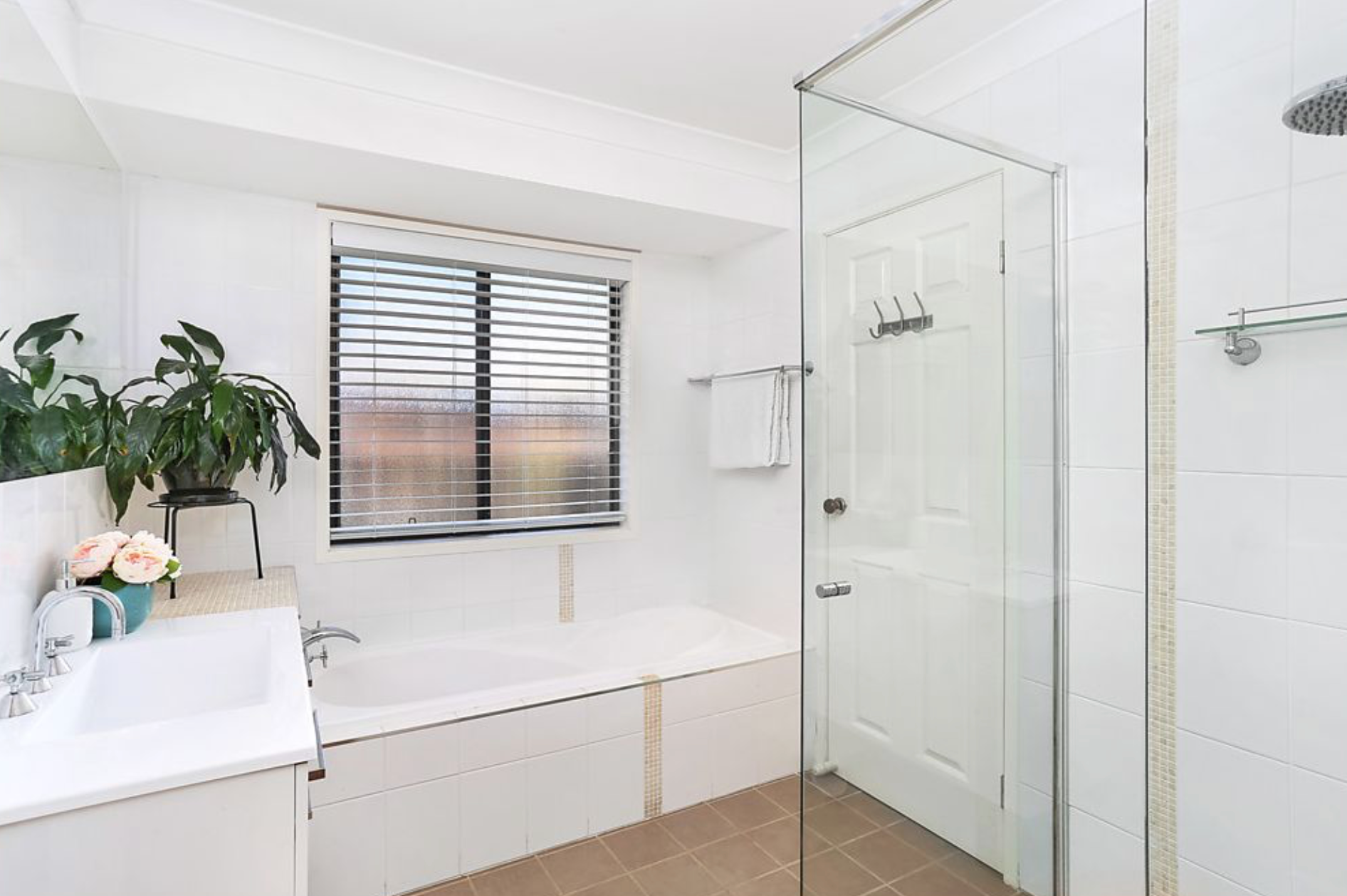 19 Serrata Place, Cordeaux Heights - Thumbnail 2
