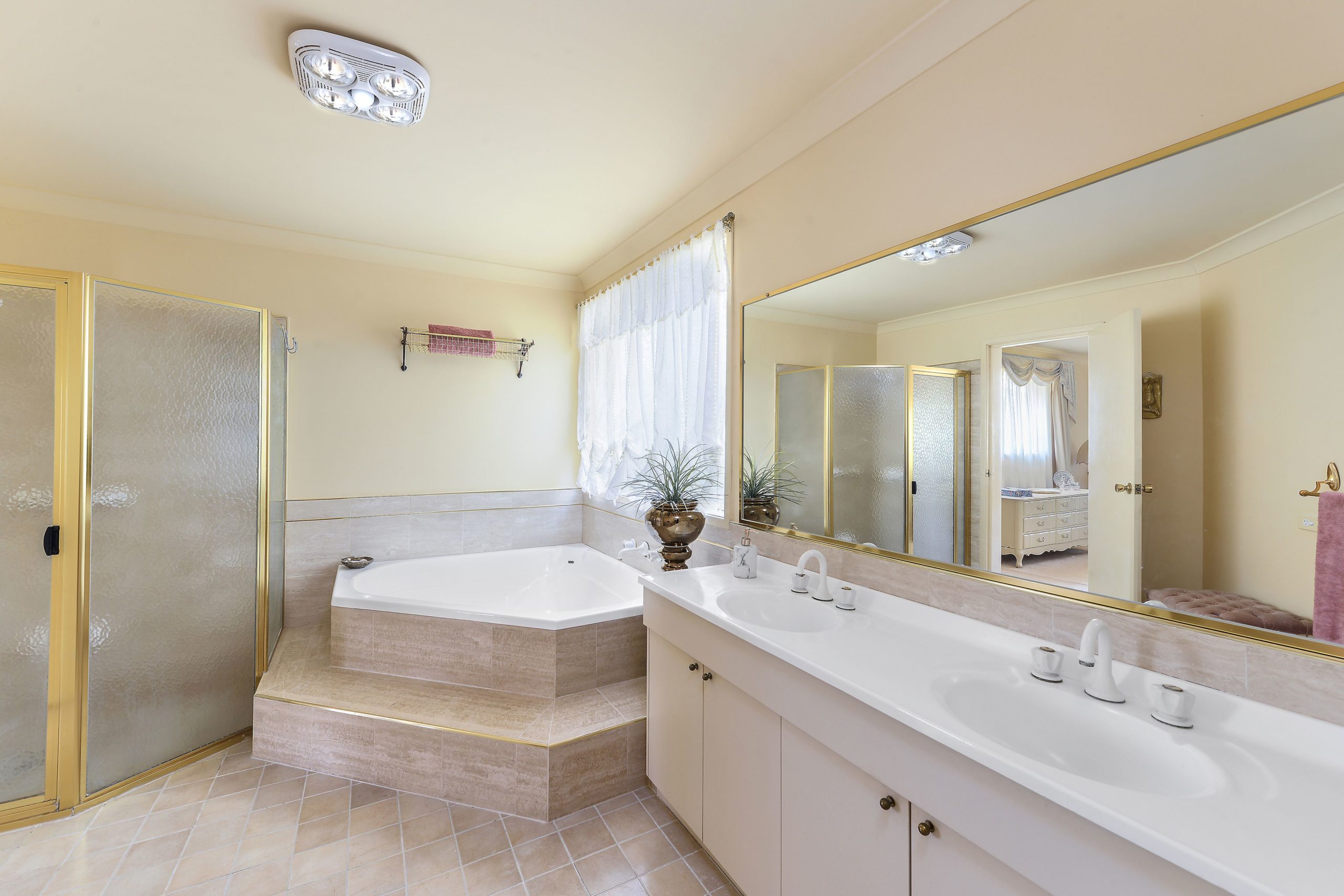 79 William James Drive, Cordeaux Heights - Thumbnail 2