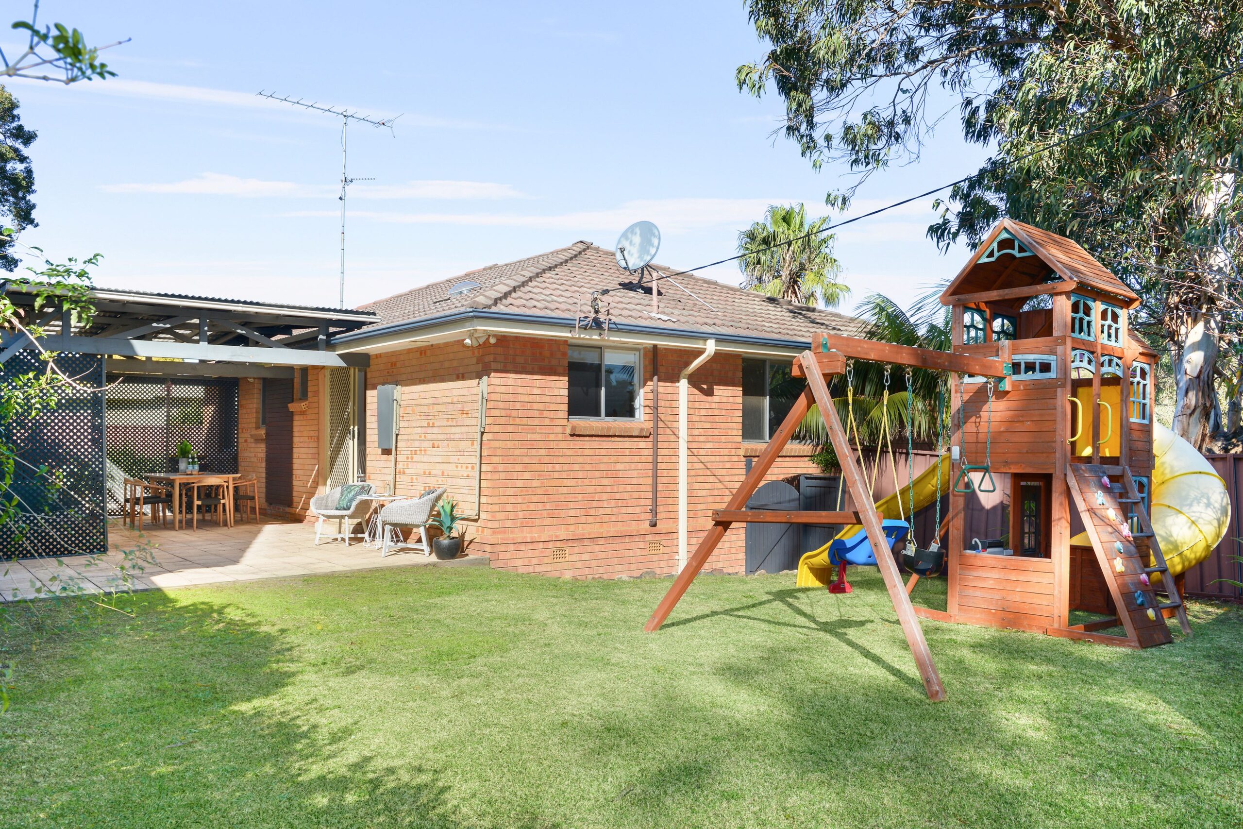 2 Stanley Avenue, Farmborough Heights - Thumbnail 2