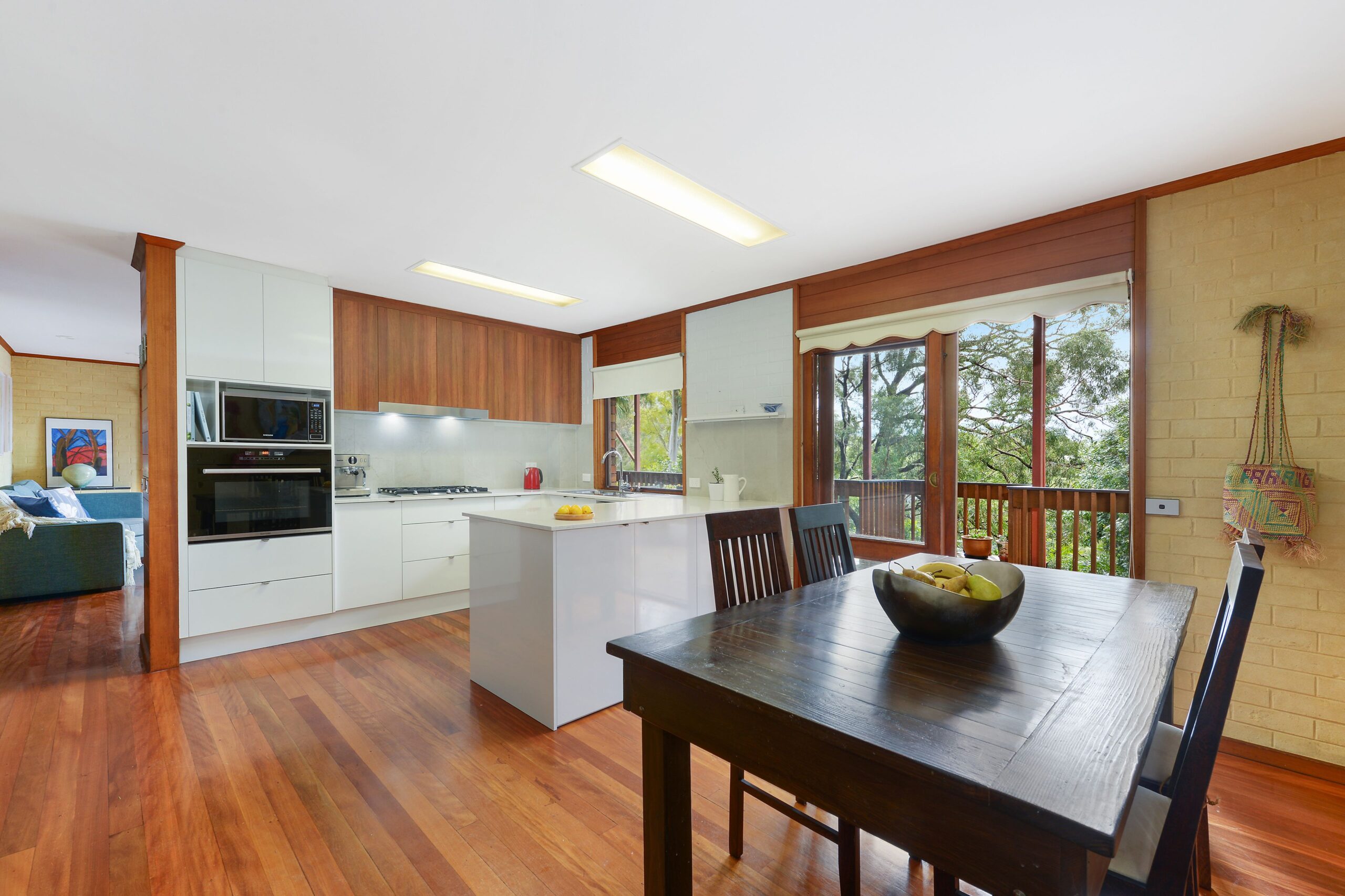 98 Iola Avenue, Farmborough Heights - Thumbnail 8