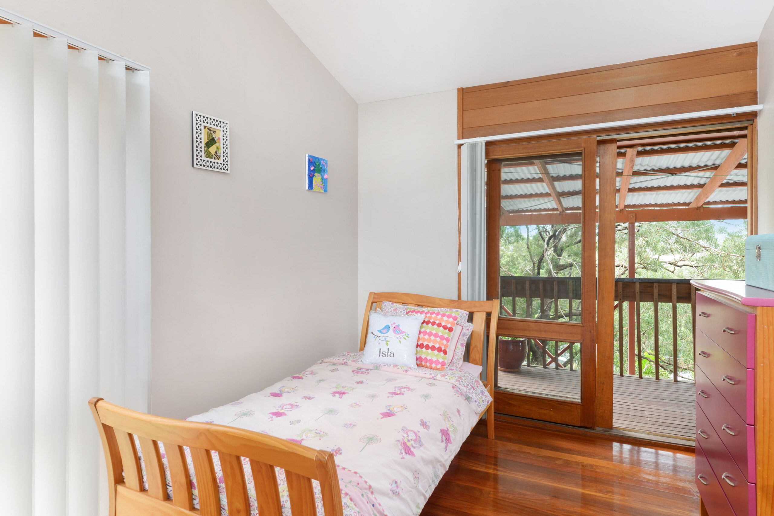 98 Iola Avenue, Farmborough Heights - Thumbnail 4