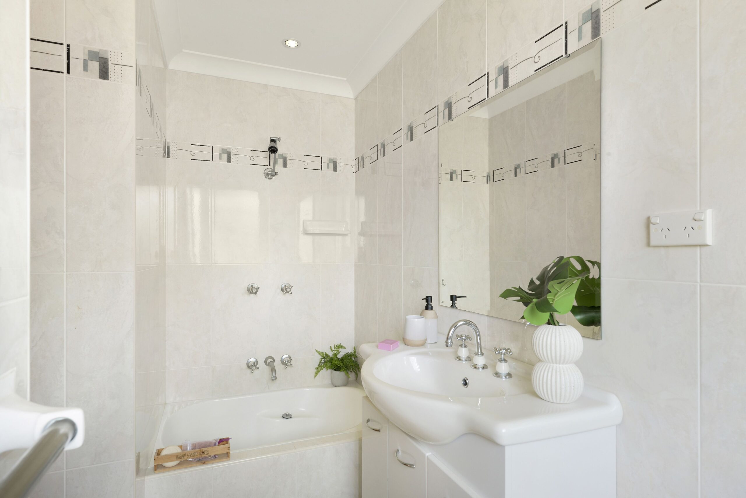 60 Tamarind Drive, Cordeaux Heights - Thumbnail 5