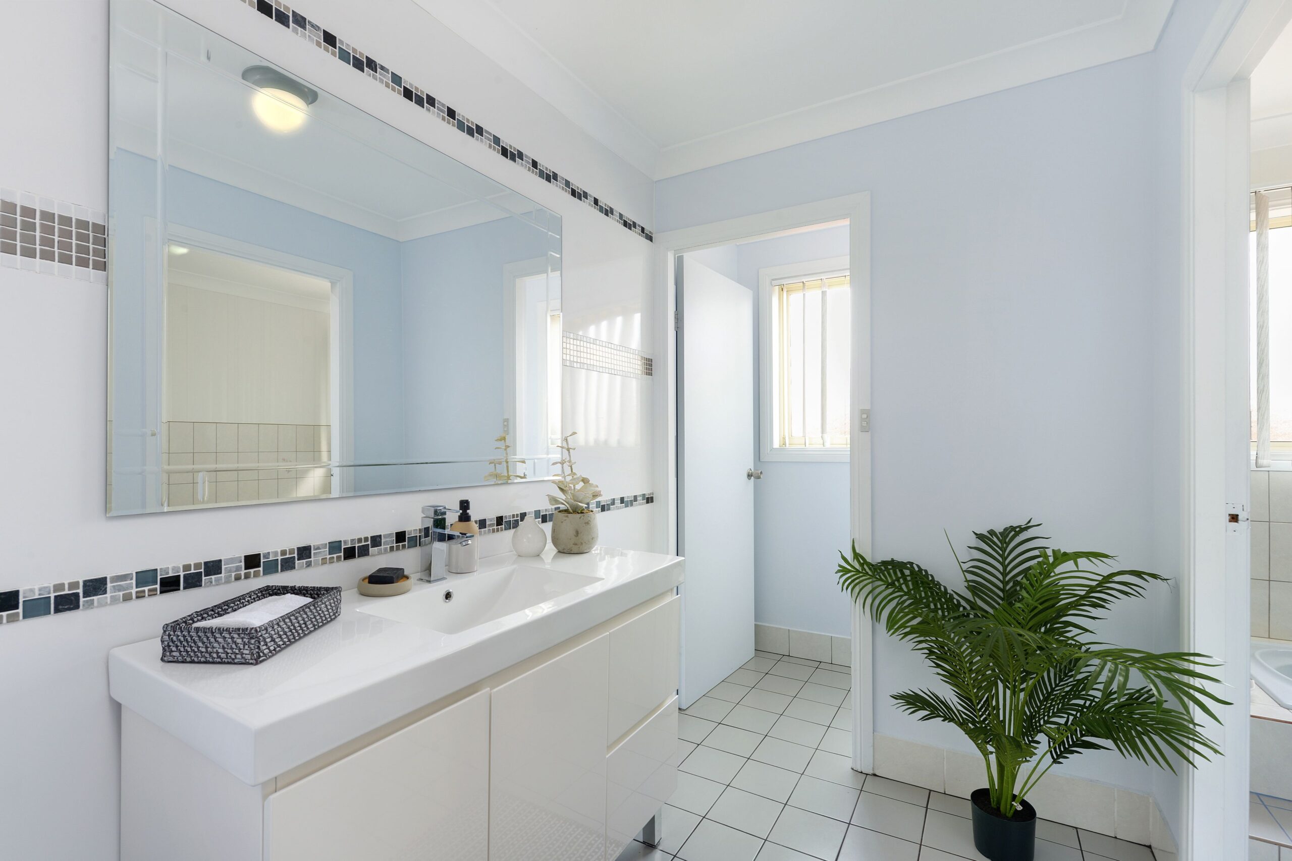 32 Plumwood Crescent, Cordeaux Heights - Thumbnail 3