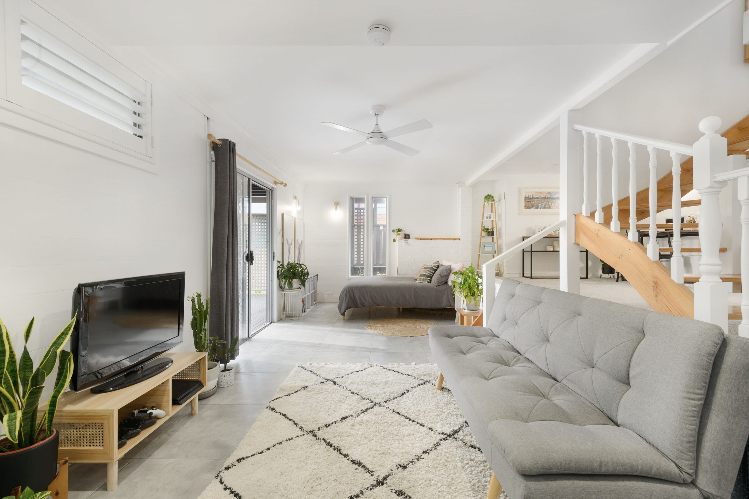 49 Ashley Avenue, Farmborough Heights - Thumbnail 3