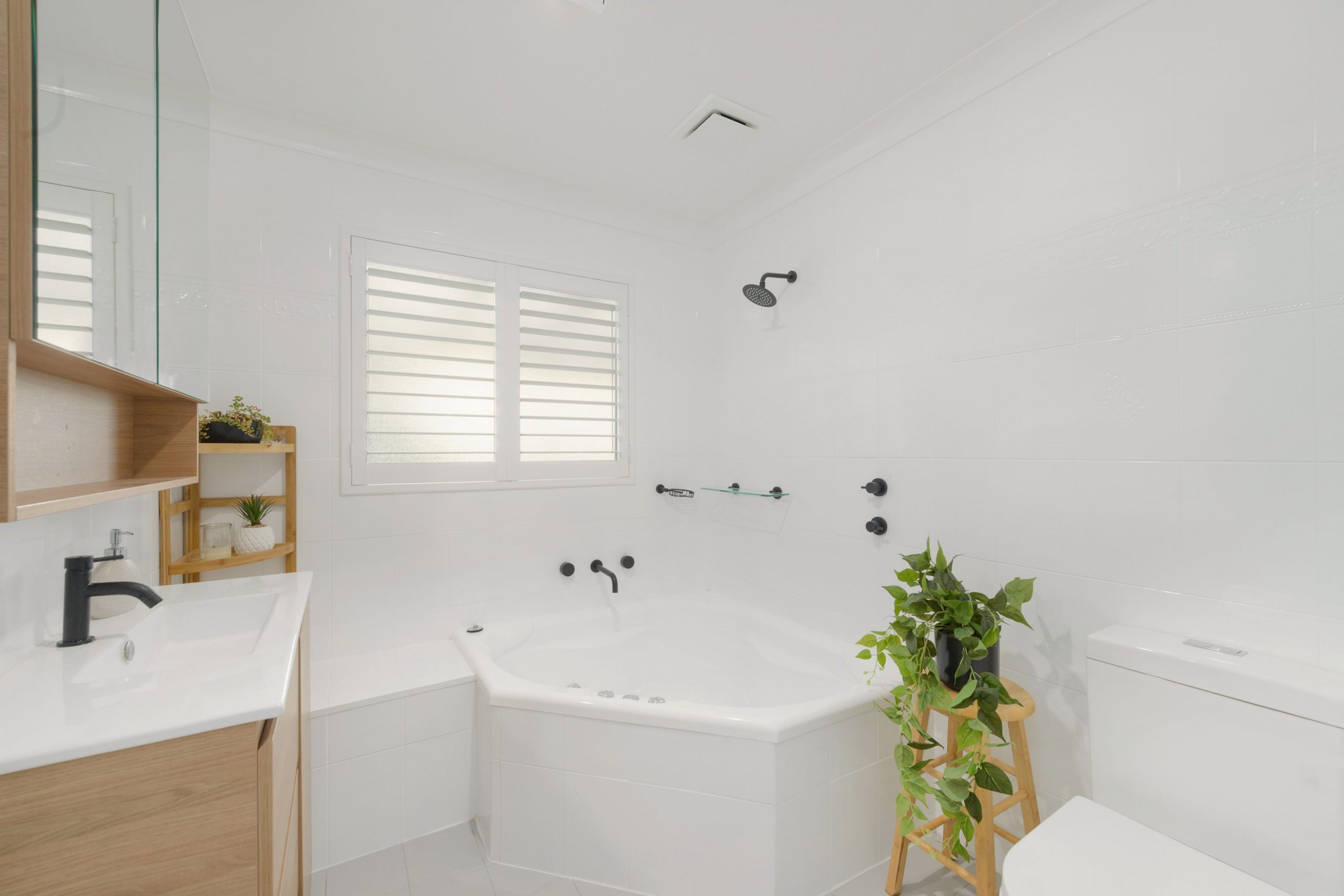 49 Ashley Avenue, Farmborough Heights - Thumbnail 6
