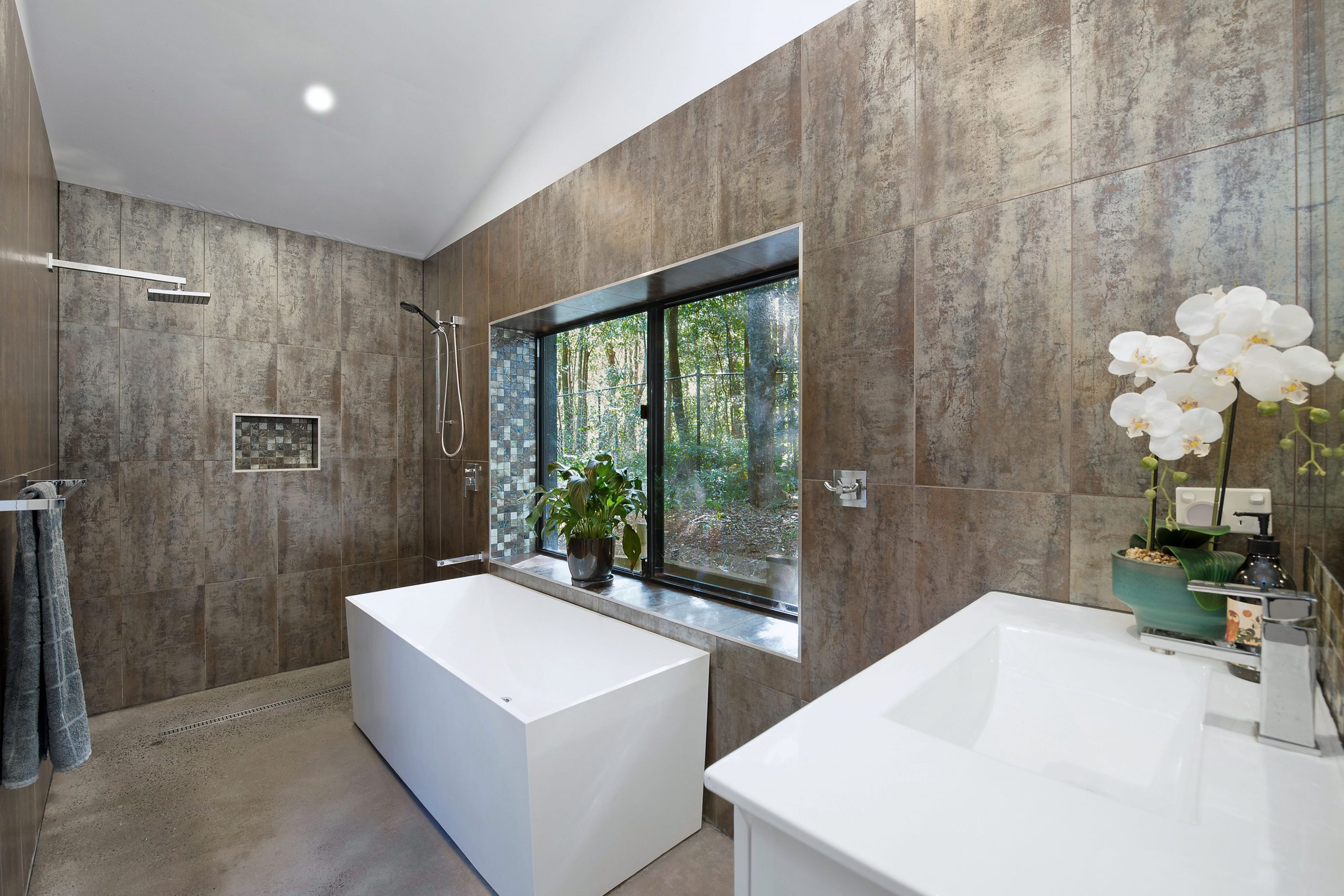 147 Koloona Avenue, Mount Keira - Thumbnail 4