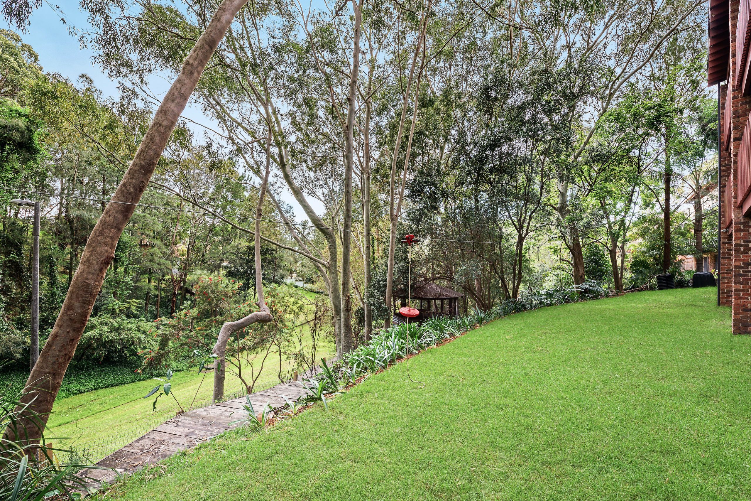 4 Koombala Grove, Cordeaux Heights - Thumbnail 2