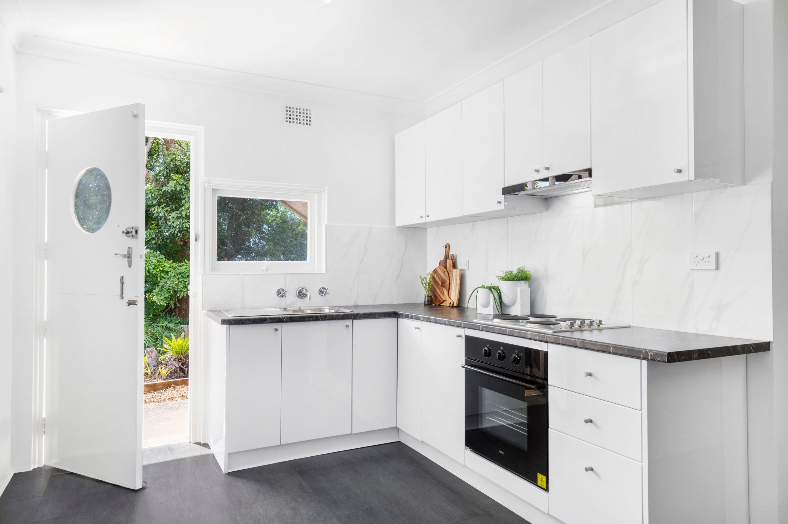 7 Gregory Street, Coniston - Thumbnail 5