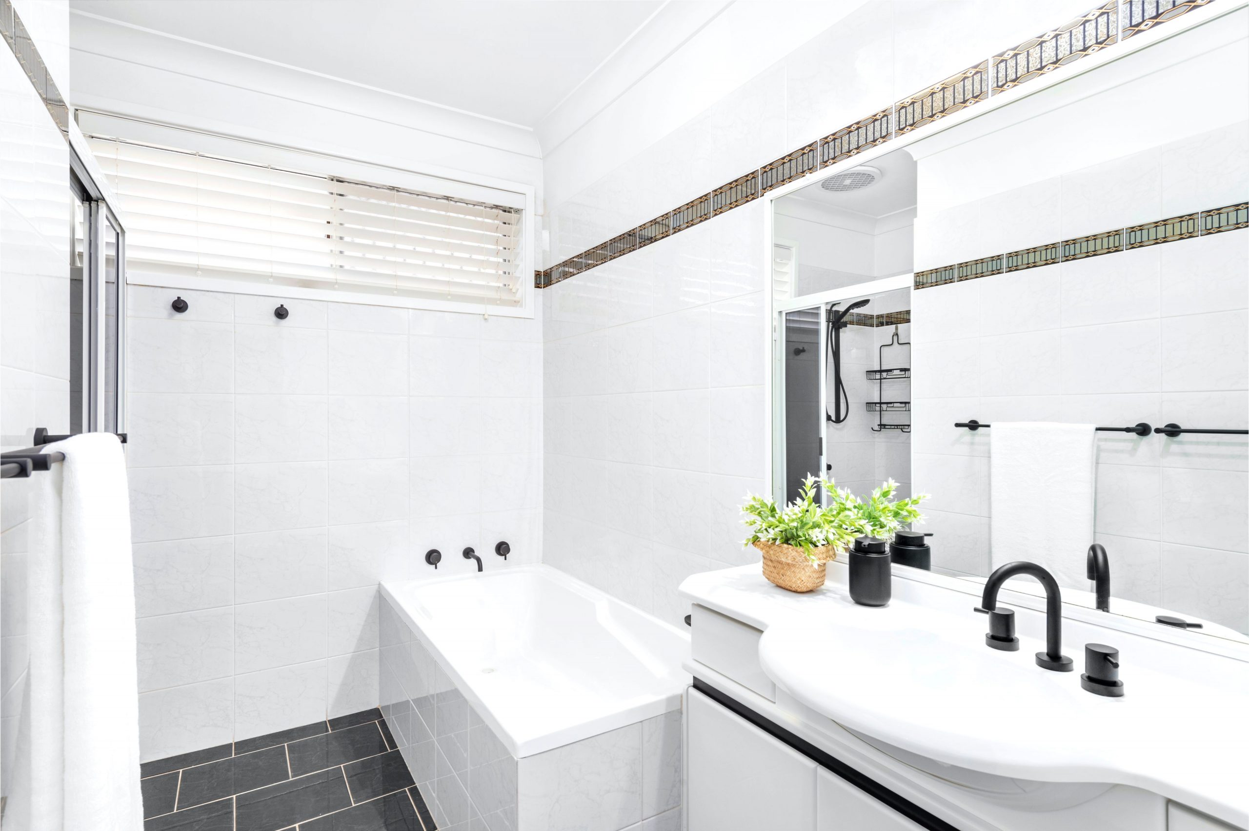 29 Fairloch Avenue, Farmborough Heights - Thumbnail 4