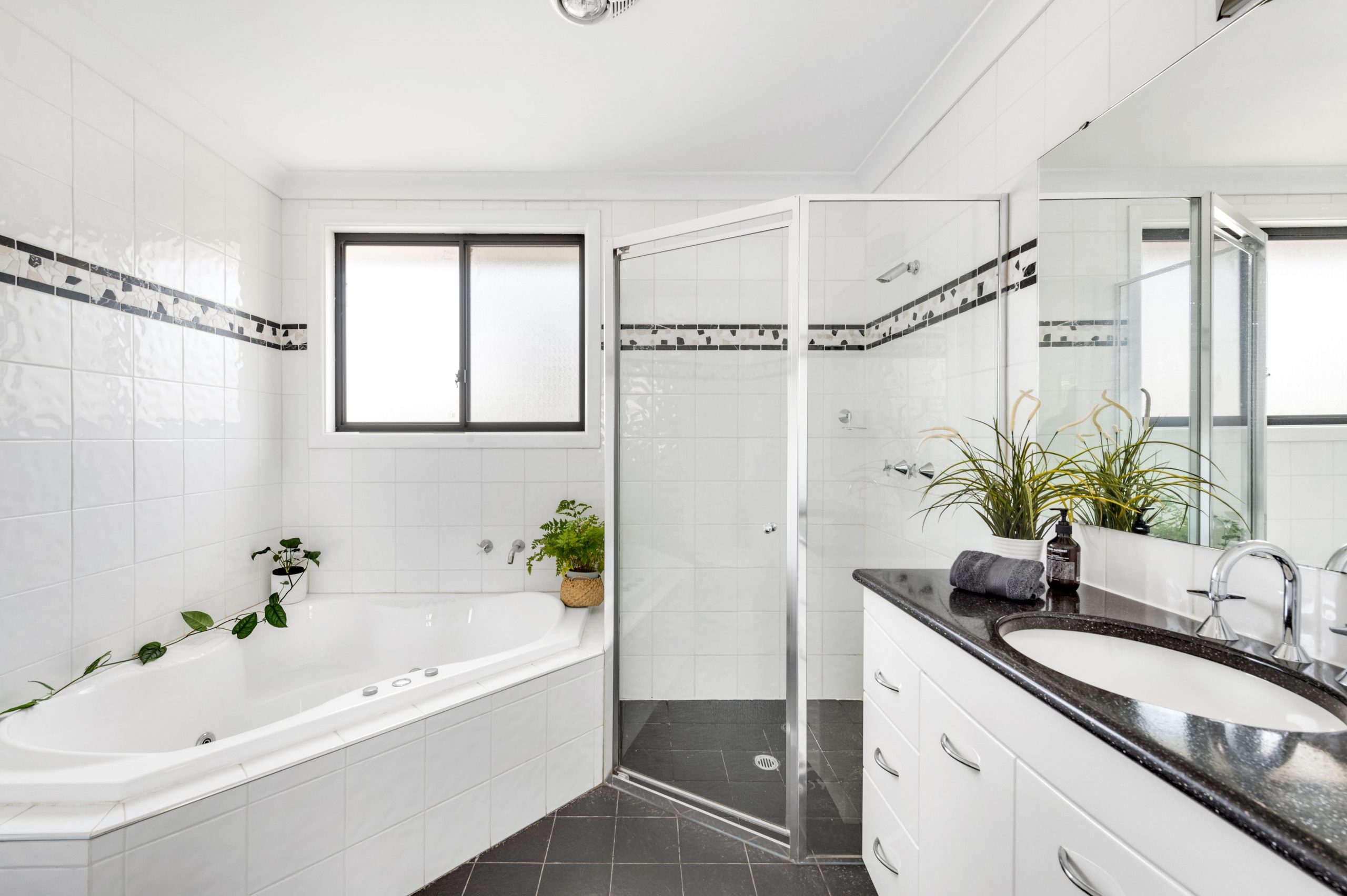 132 Panorama Drive, Farmborough Heights - Thumbnail 8