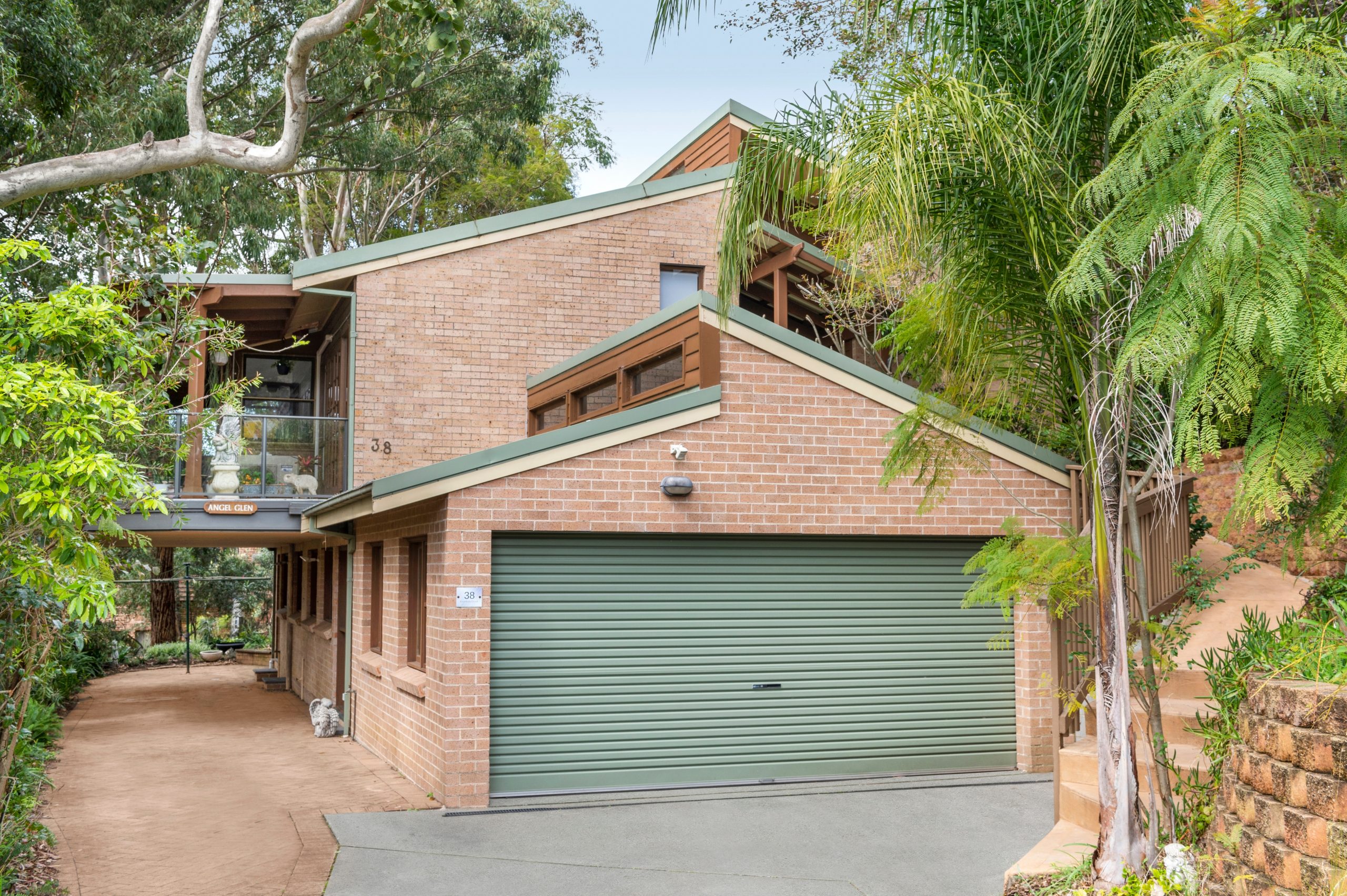 38 Koombala Grove, Cordeaux Heights - Thumbnail 2