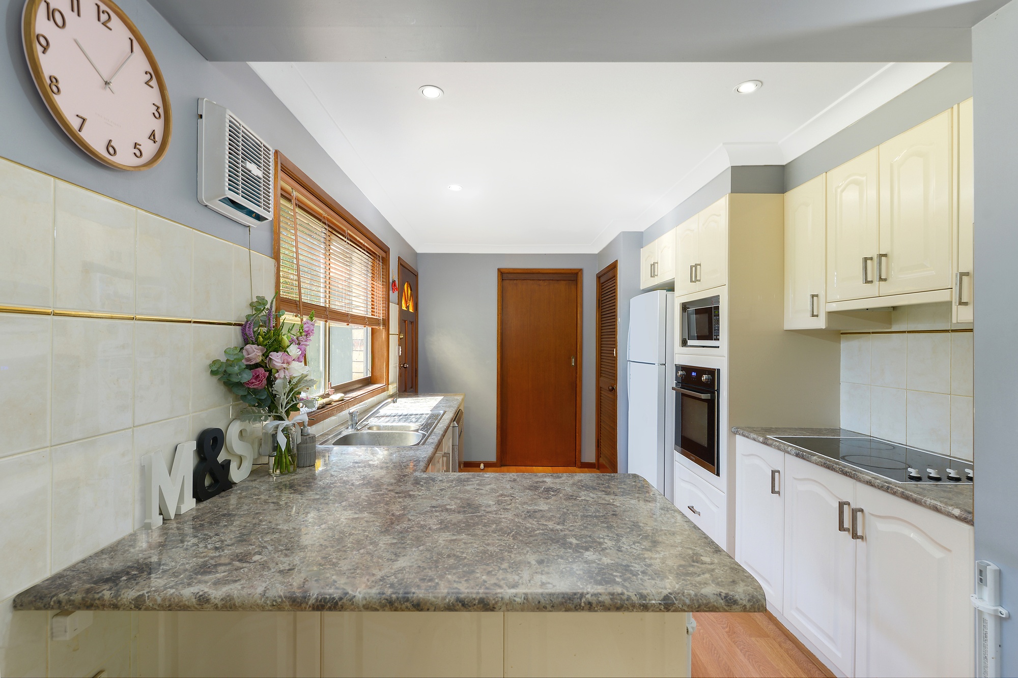 5 Highview Drive, Farmborough Heights - Thumbnail 4
