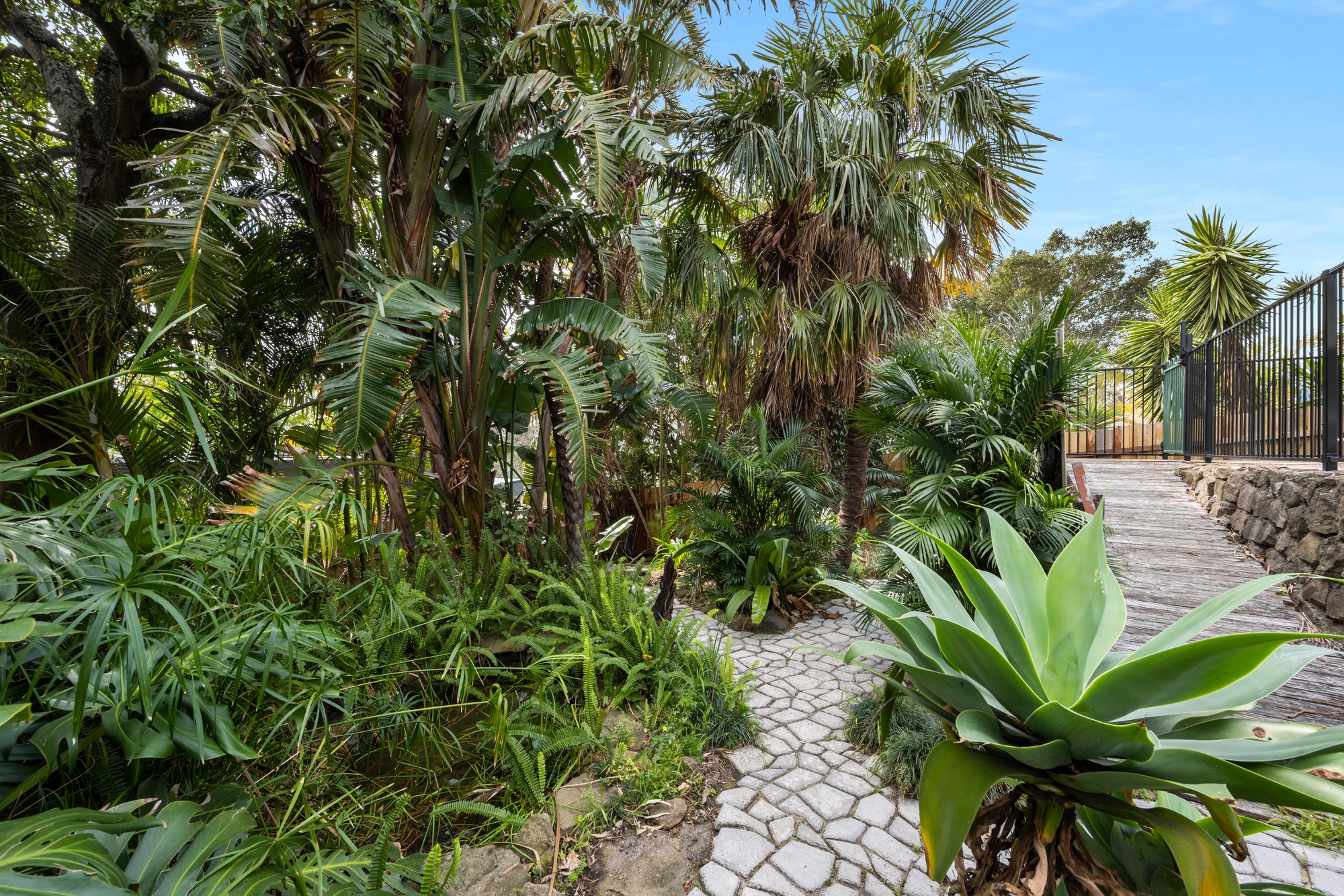 202 Farmborough Road, Farmborough Heights - Thumbnail 2