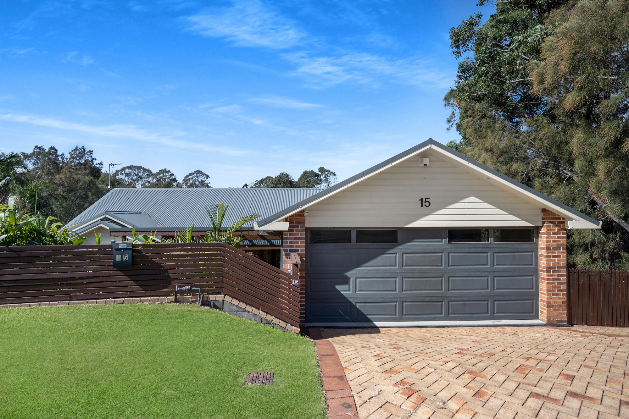 15 Deenyi Close