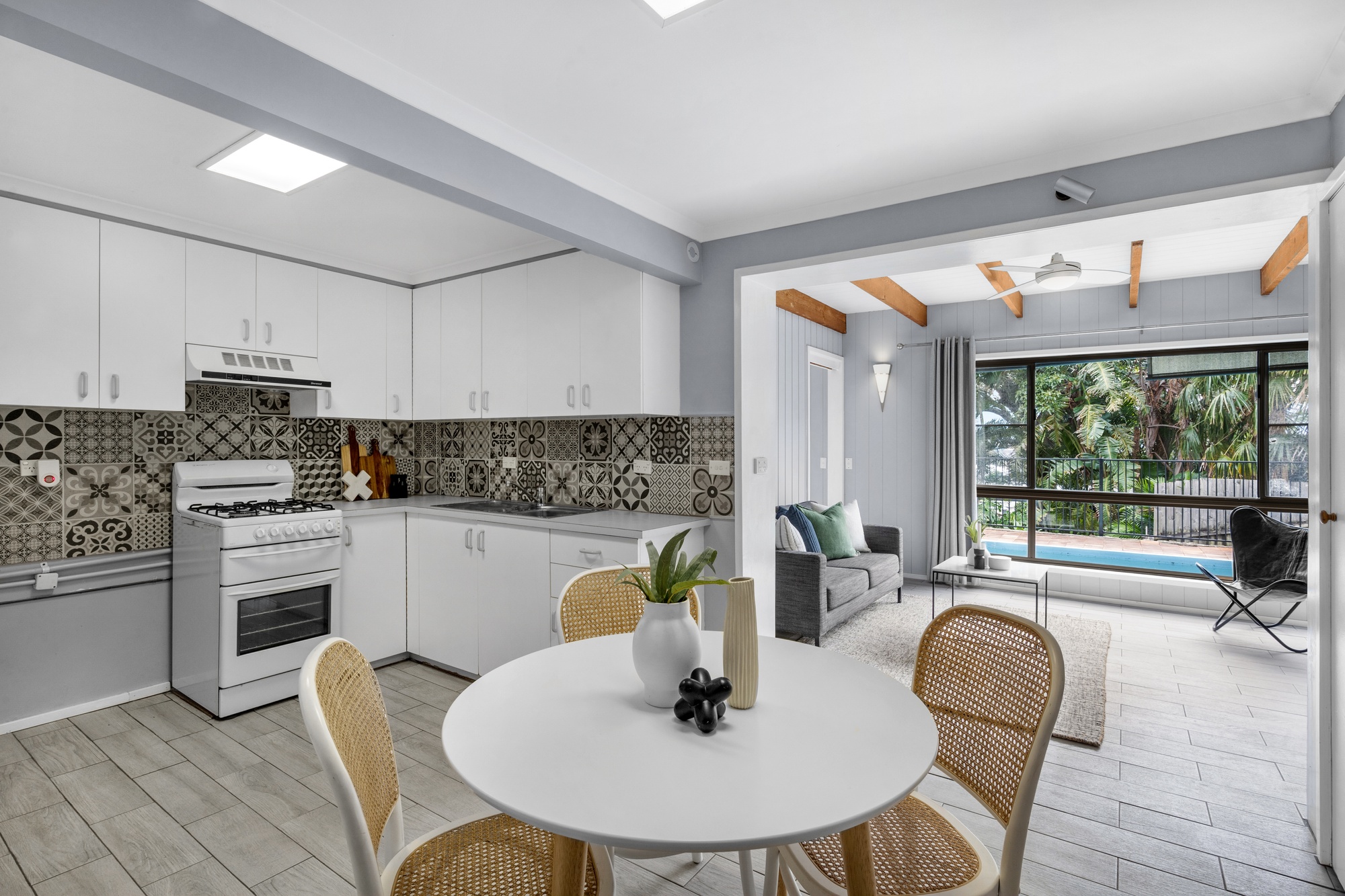 202 Farmborough Road, Farmborough Heights - Thumbnail 5