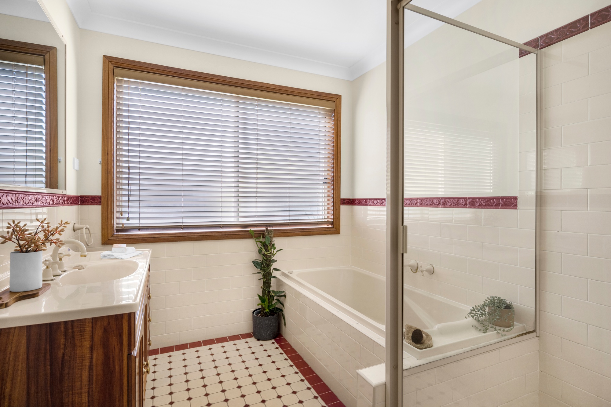 15 Deenyi Close, Cordeaux Heights - Thumbnail 6