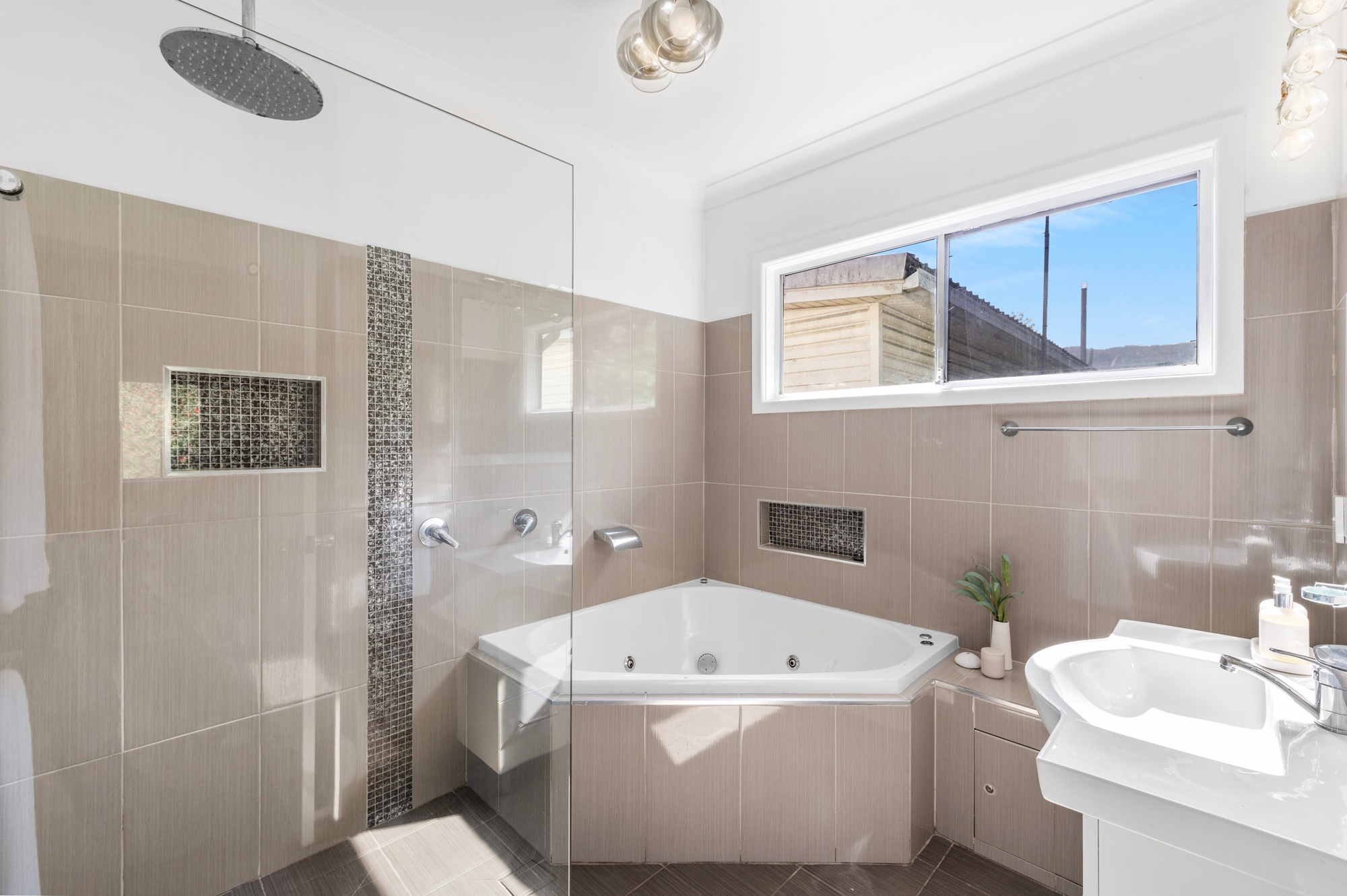 23 Risley Road, Figtree - Thumbnail 3