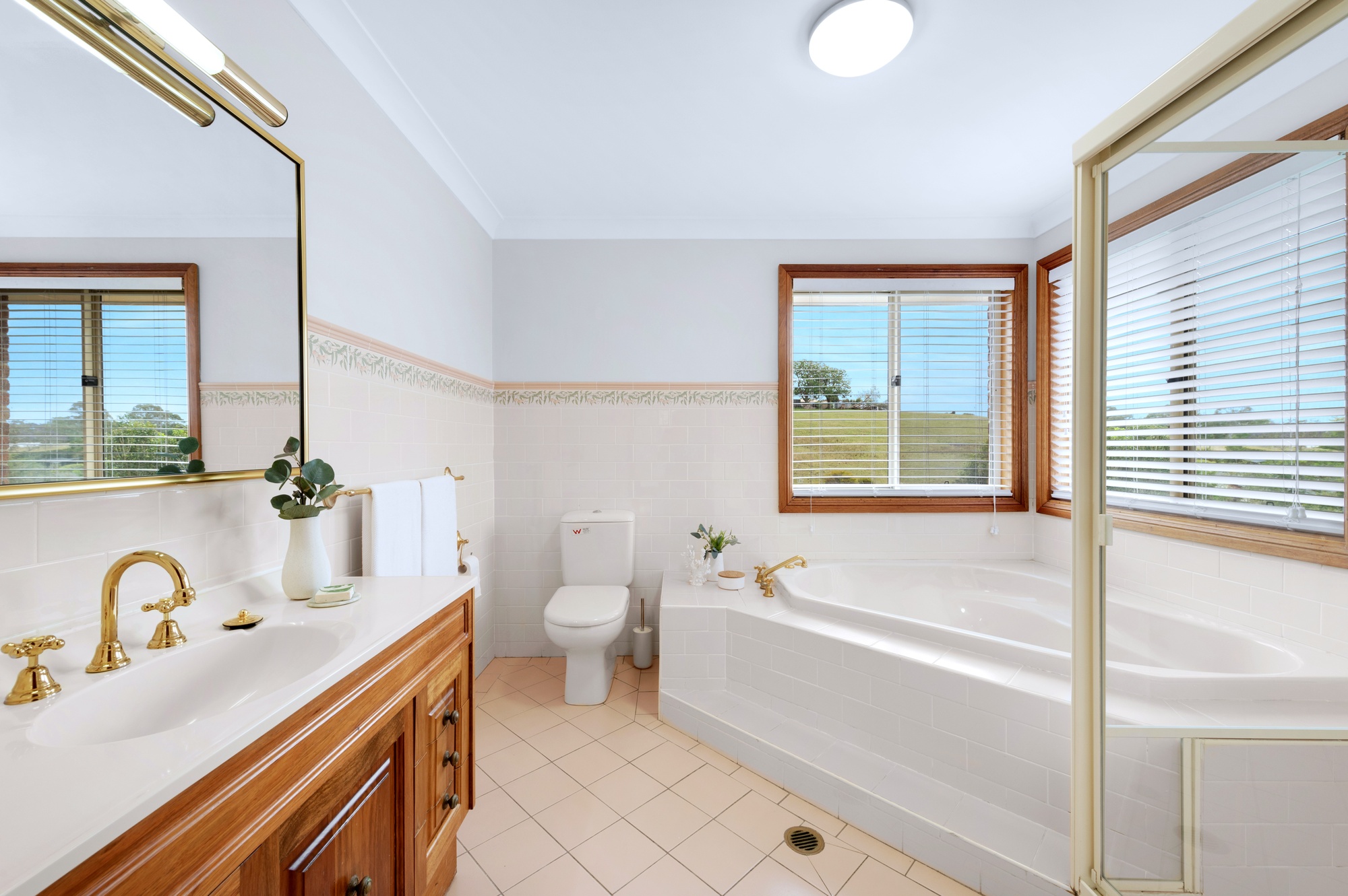 198-200 Derribong Drive, Cordeaux Heights - Thumbnail 2