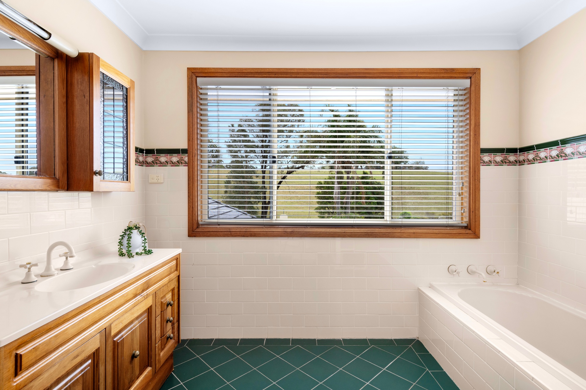 198-200 Derribong Drive, Cordeaux Heights - Thumbnail 5