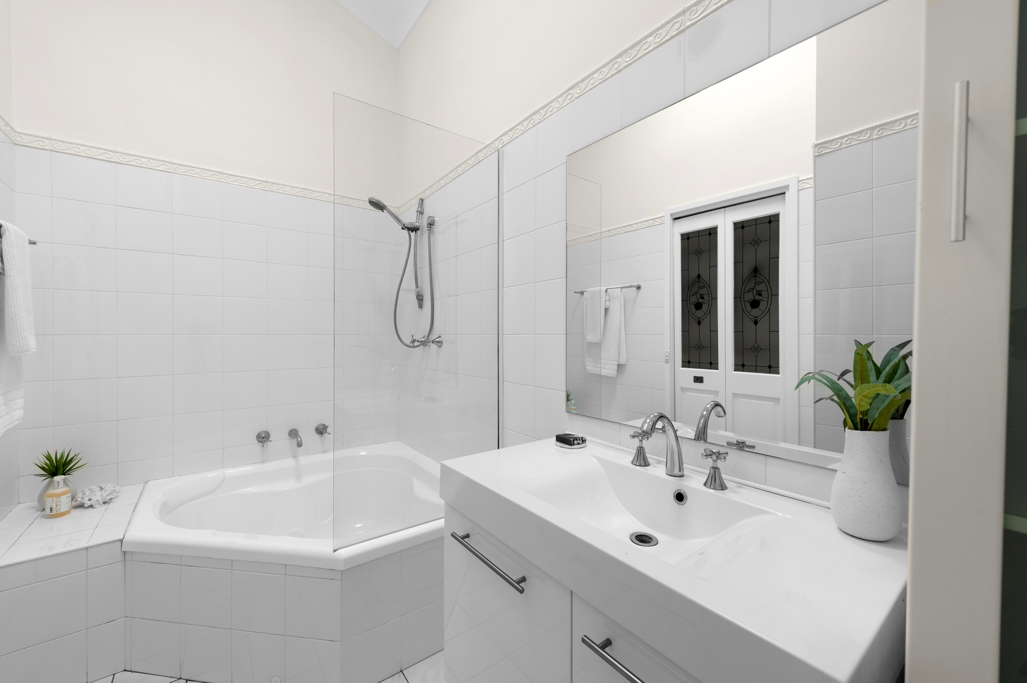 9 Carlon Crescent, Farmborough Heights - Thumbnail 3