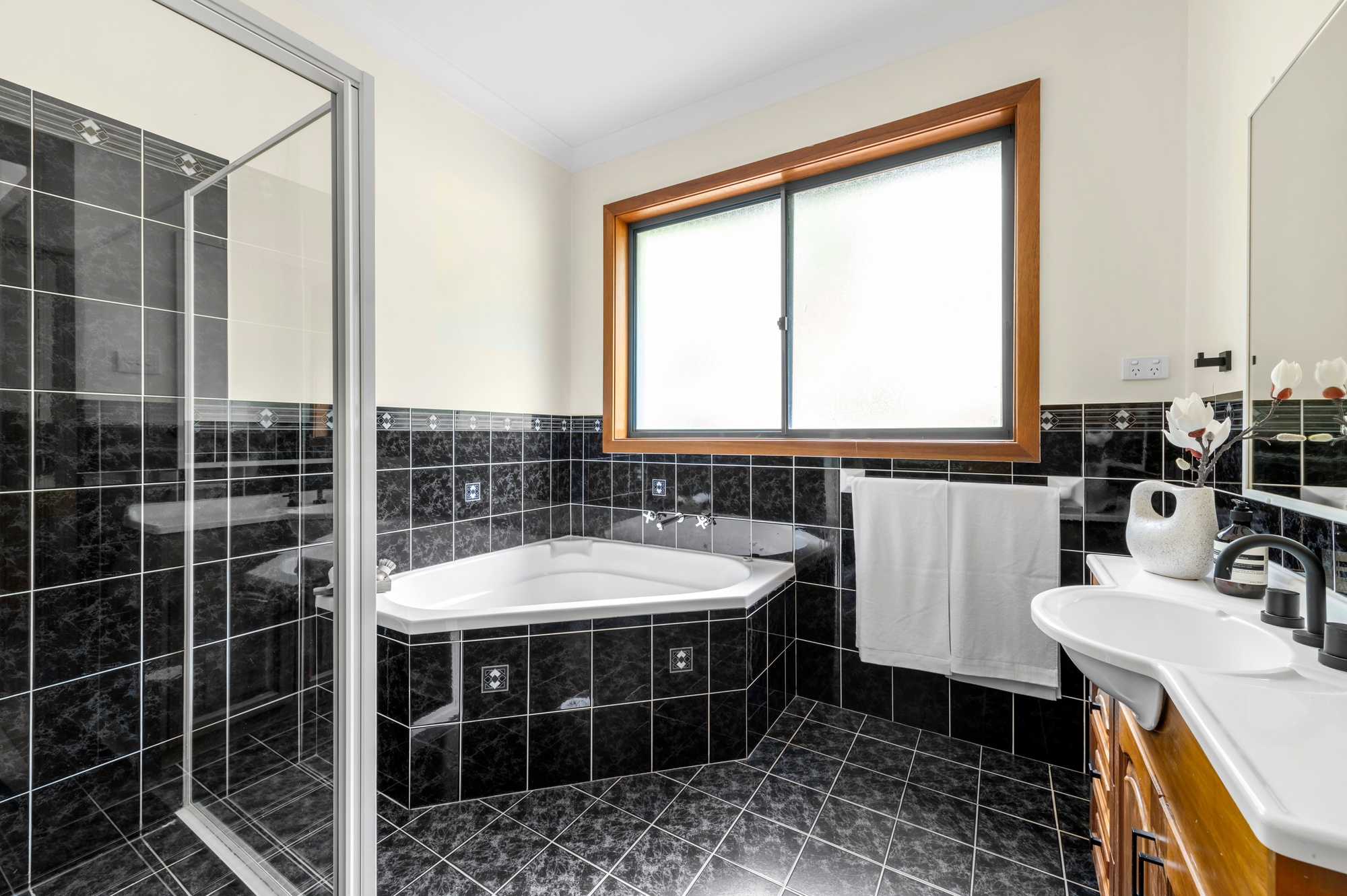 5 Sugarwood Place, Farmborough Heights - Thumbnail 4
