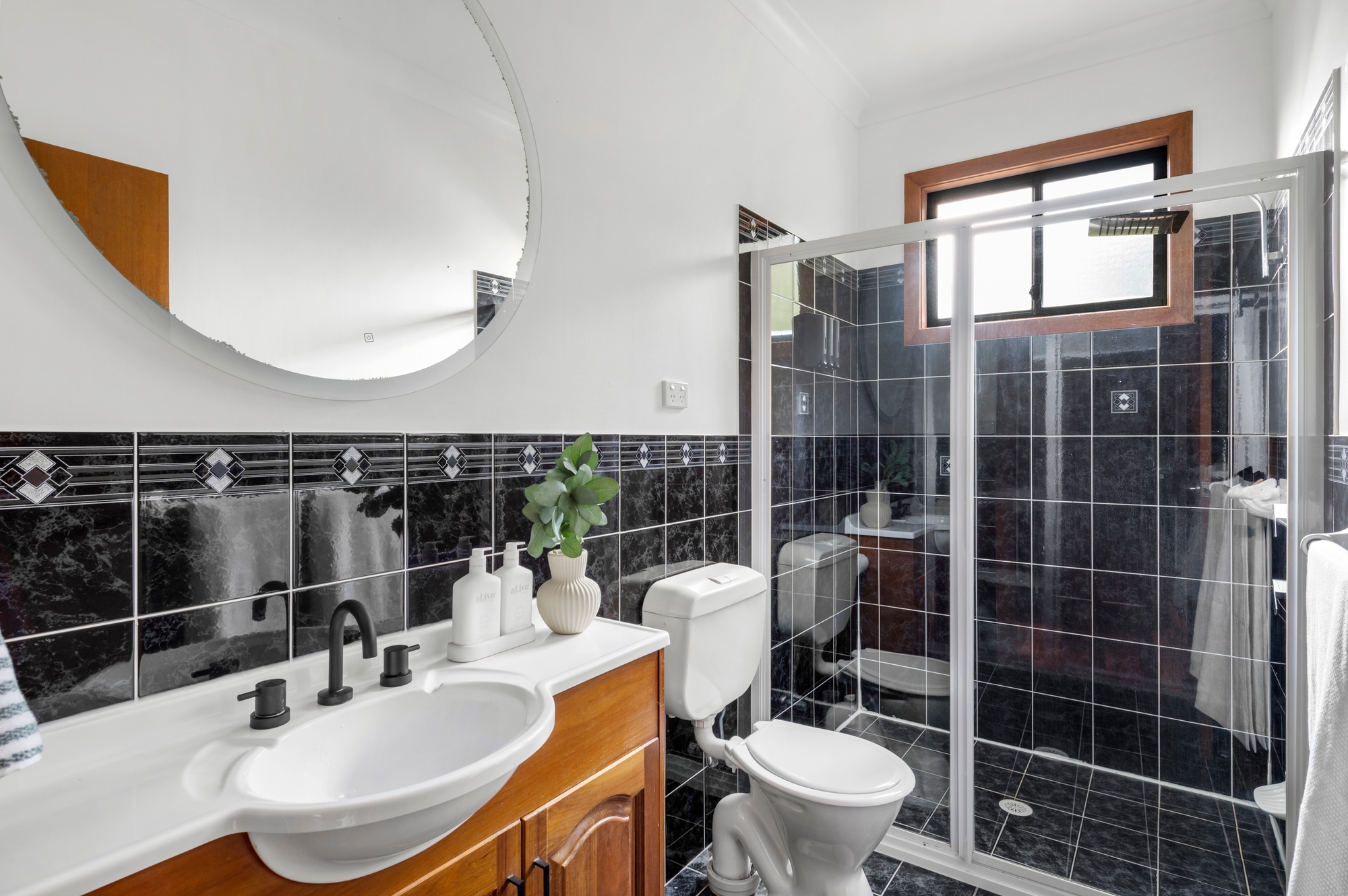 5 Sugarwood Place, Farmborough Heights - Thumbnail 7