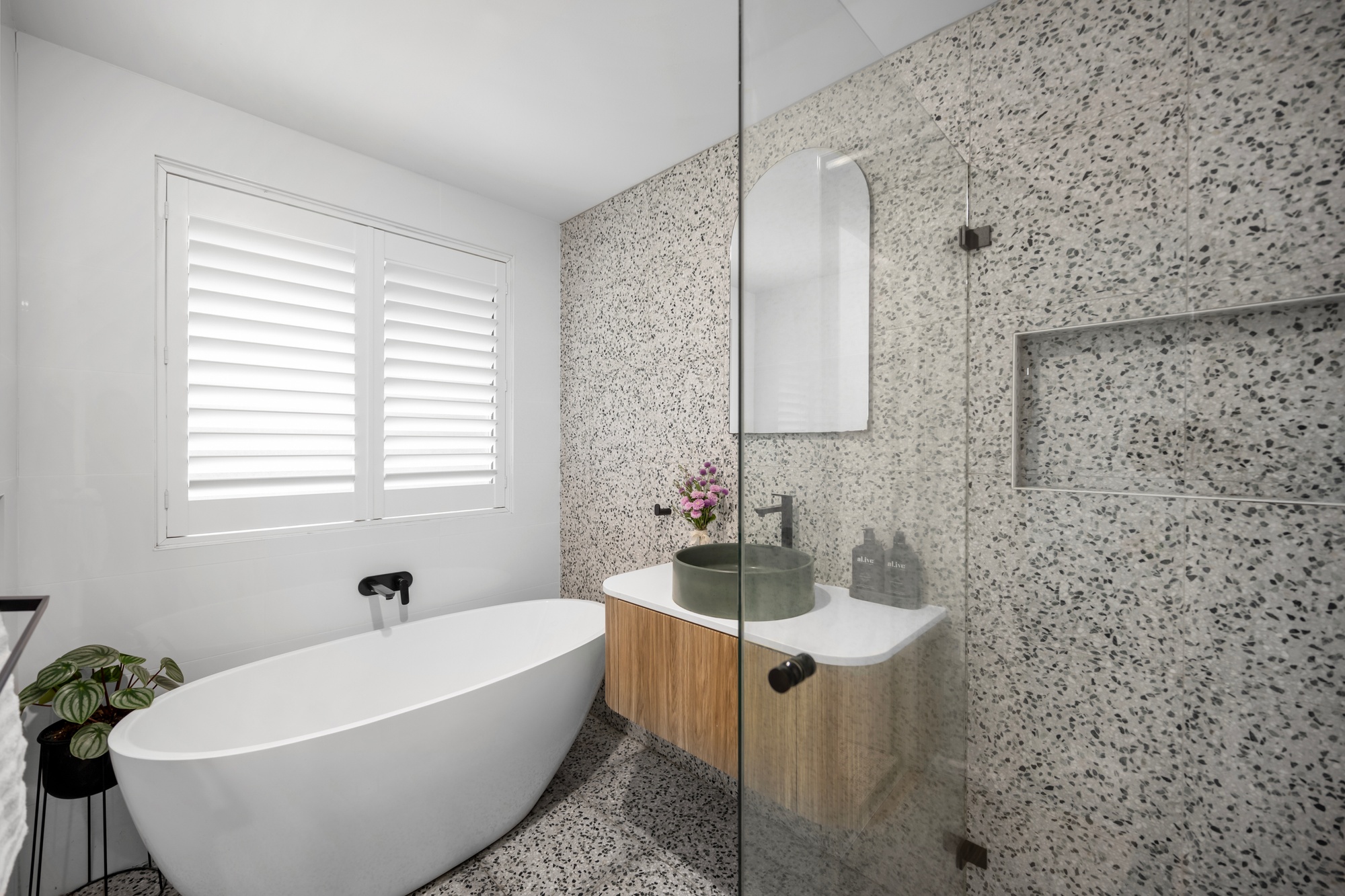 154 Waples Road, Farmborough Heights - Thumbnail 8
