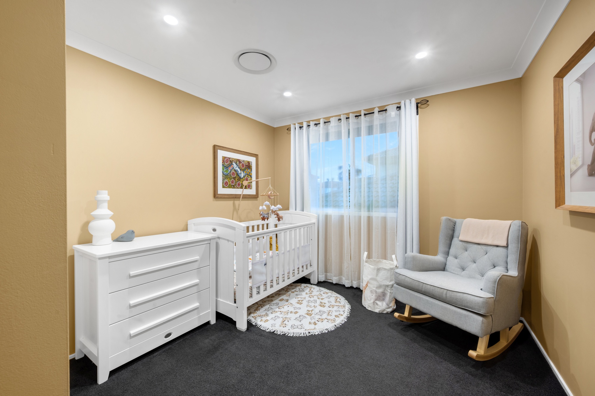 6 Rosella Grove, Farmborough Heights - Thumbnail 2