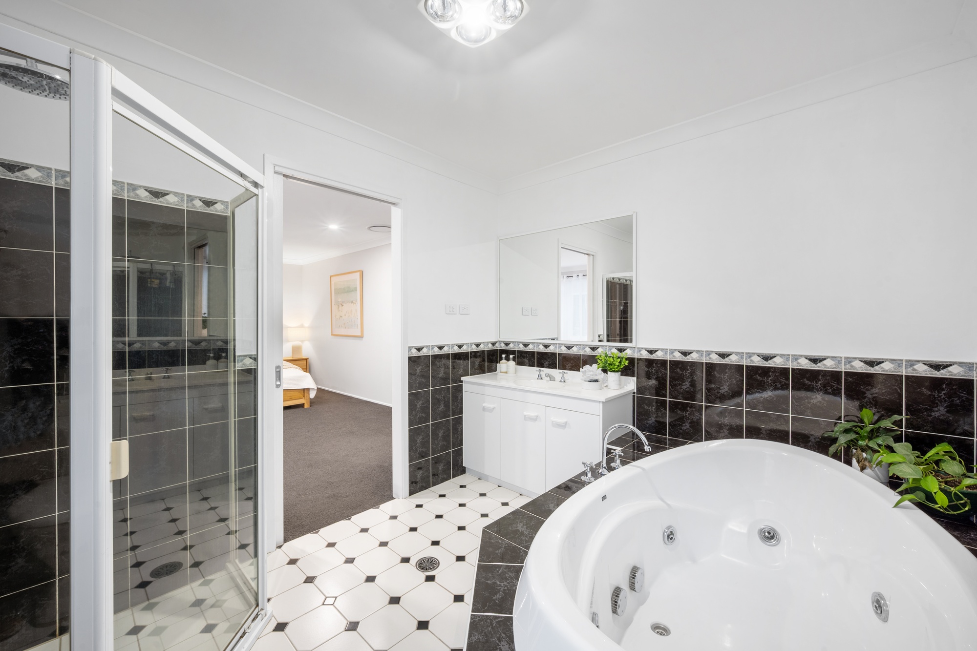 6 Rosella Grove, Farmborough Heights - Thumbnail 7
