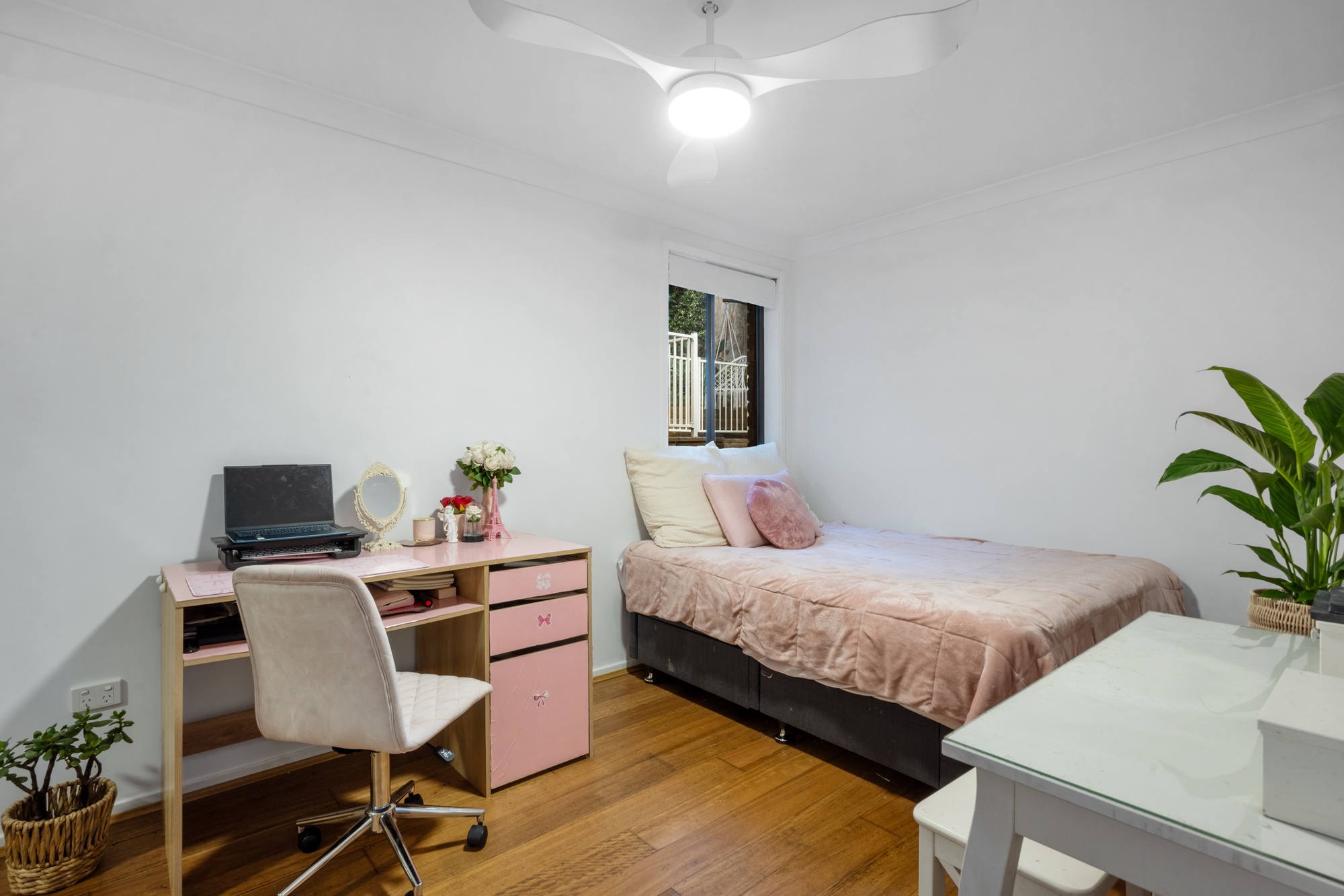 2/28 Robertson Street, Coniston - Thumbnail 2