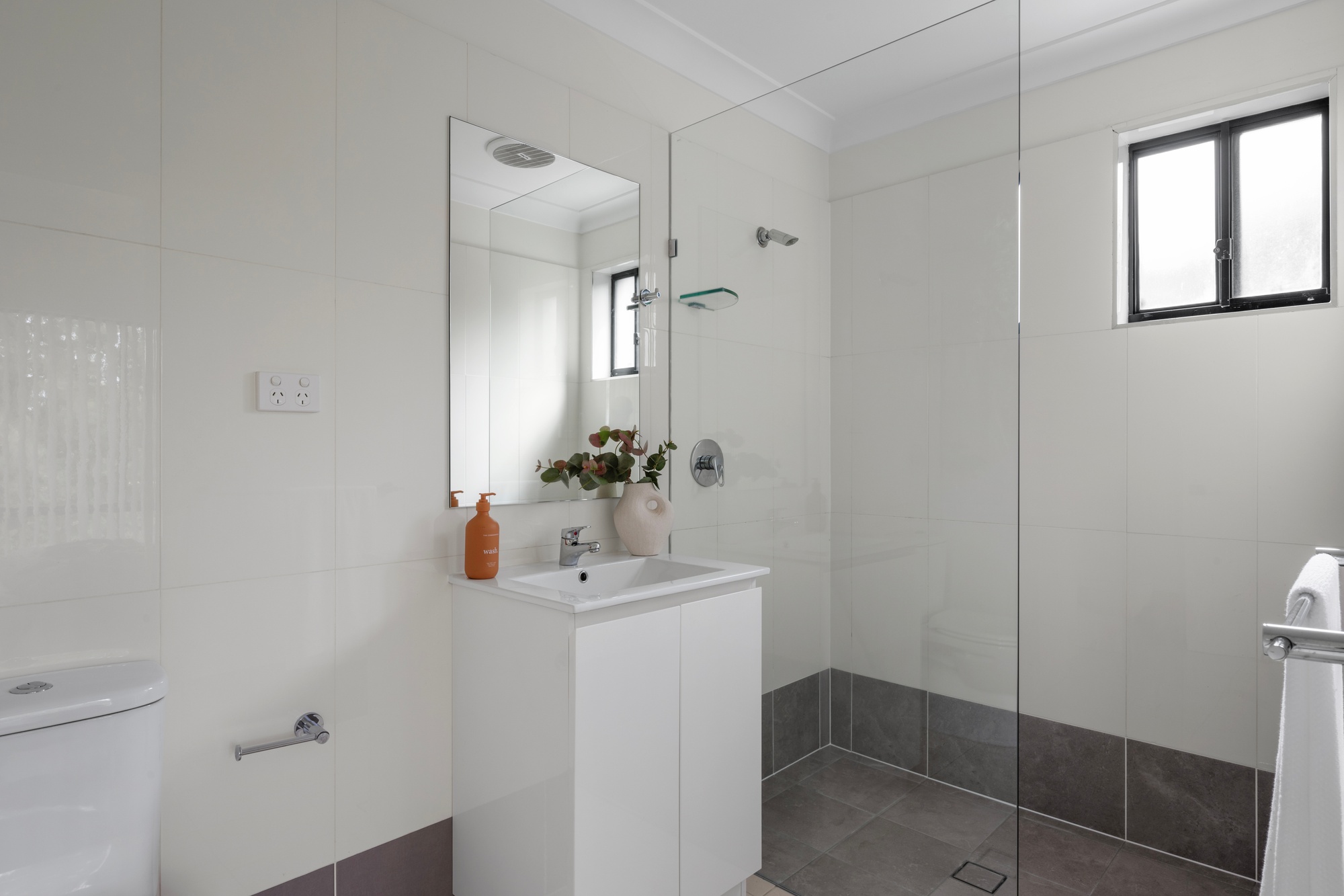 5/1 Hingston Close, Lake Heights - Thumbnail 4