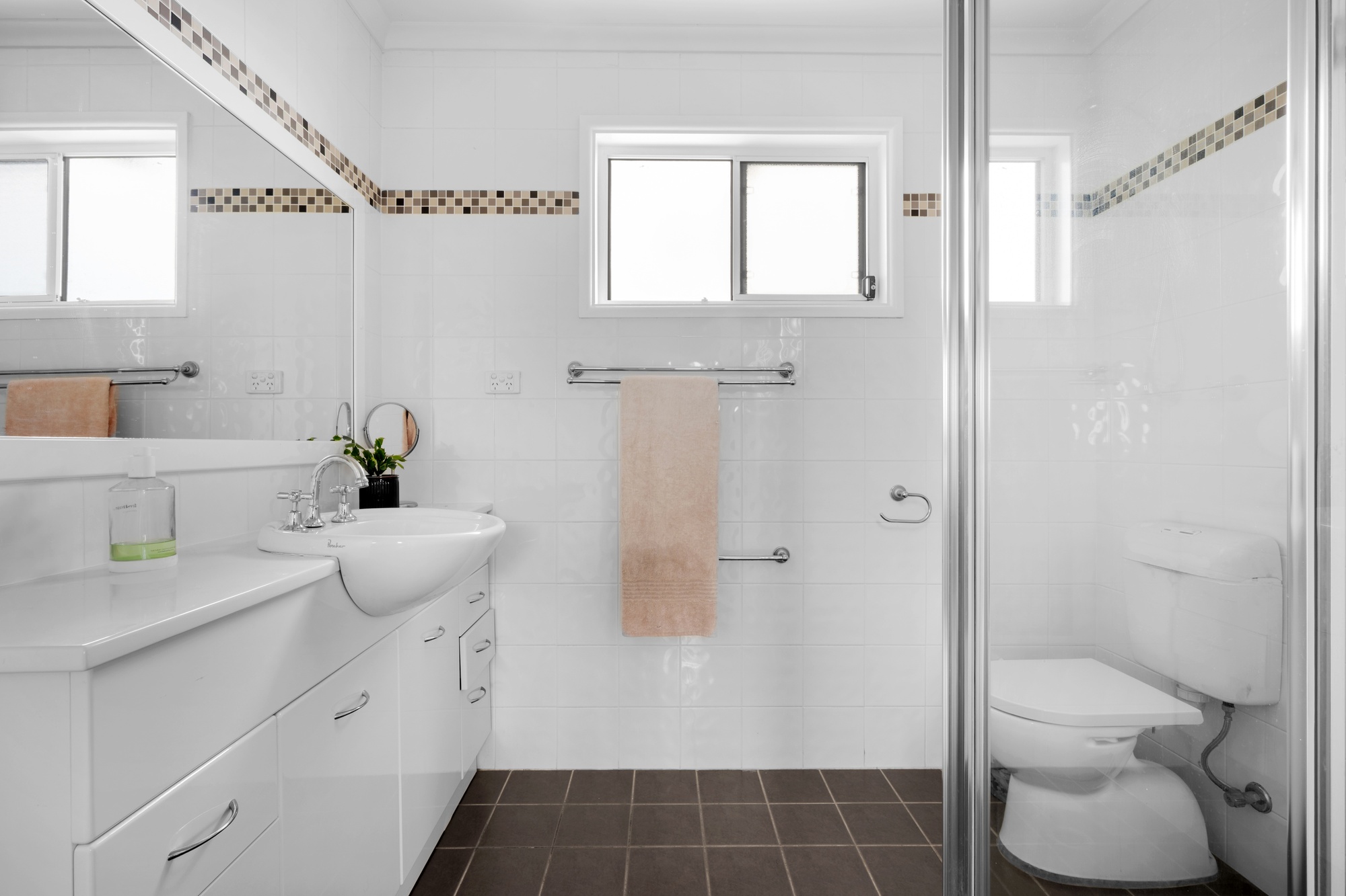44 Stanley Avenue, Farmborough Heights - Thumbnail 6