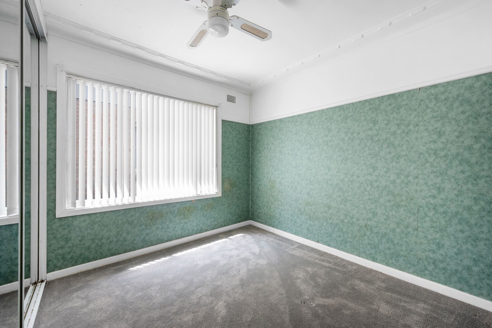 45 Northcliffe Drive, Lake Heights - Thumbnail 2