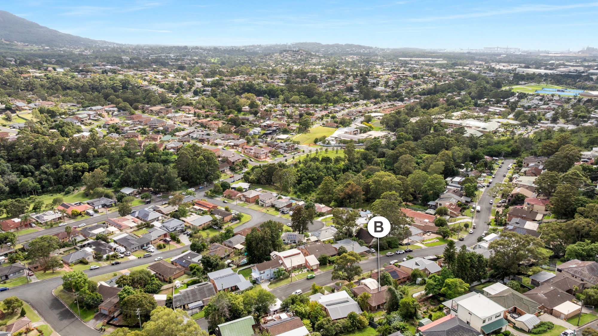 18 Ashley Avenue, Farmborough Heights - Thumbnail 2