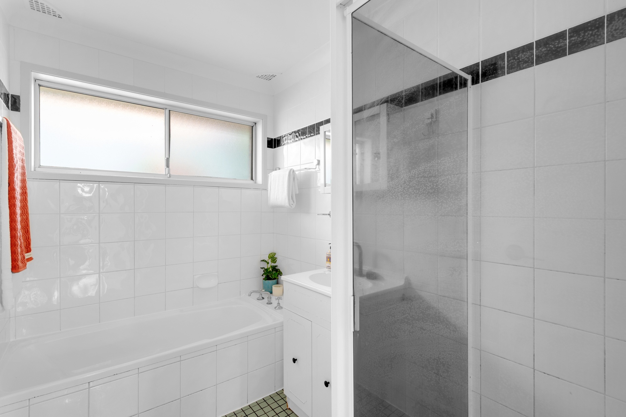 129 Iola Avenue, Farmborough Heights - Thumbnail 5